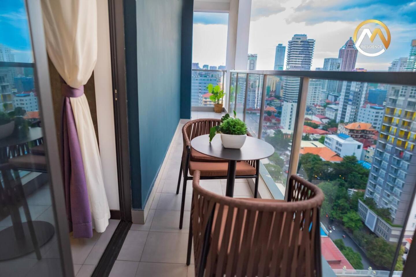 Hotel Serviced Apartments Top One Infinity Pool With View Of 360 Degree Phnom Penh Exterior photo