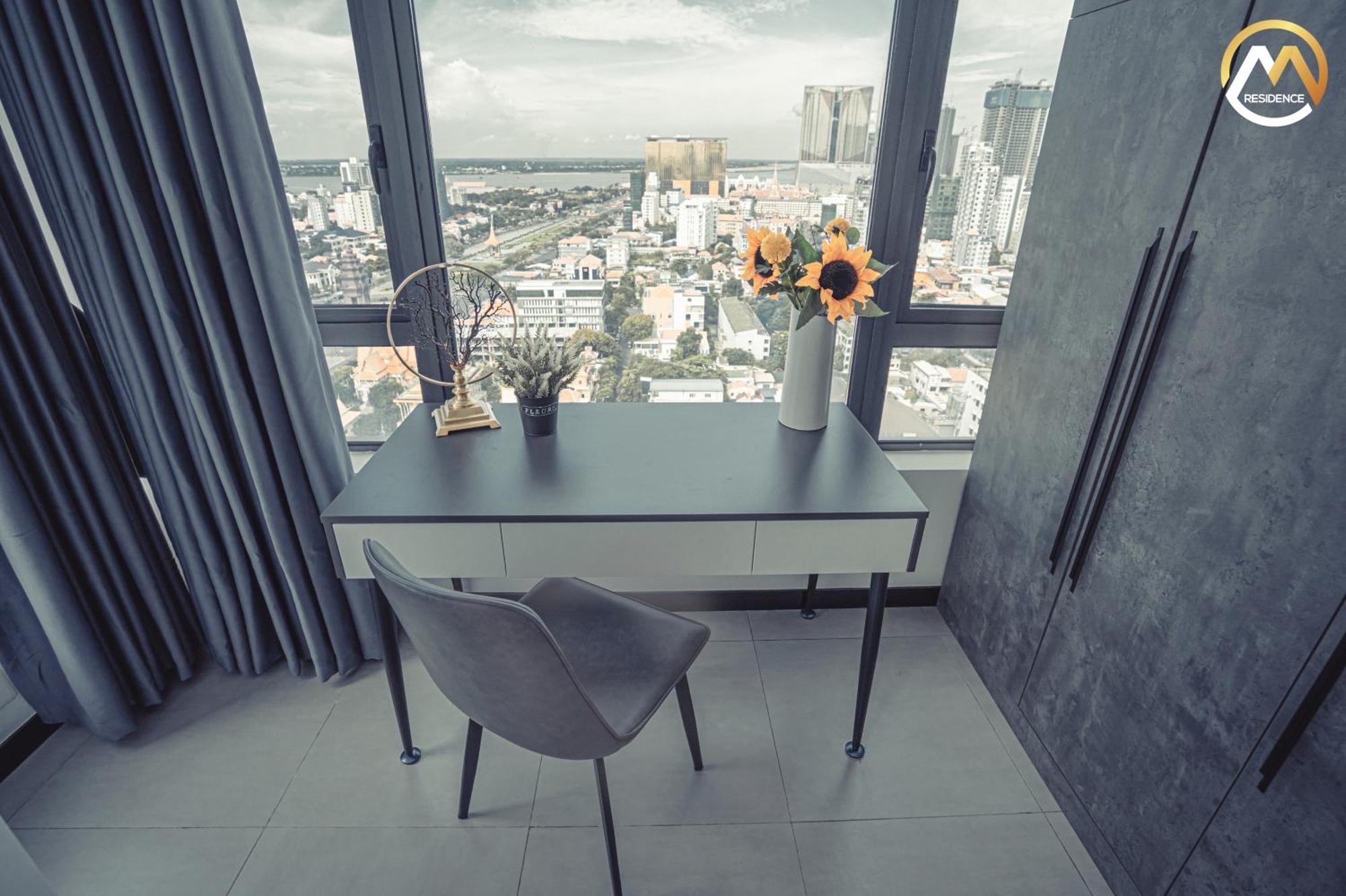 Hotel Serviced Apartments Top One Infinity Pool With View Of 360 Degree Phnom Penh Exterior photo