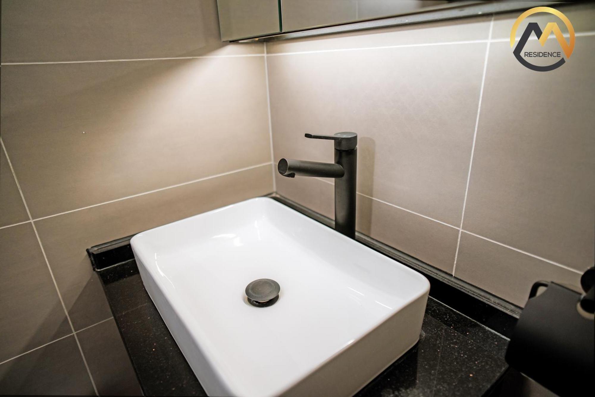 Hotel Serviced Apartments Top One Infinity Pool With View Of 360 Degree Phnom Penh Exterior photo